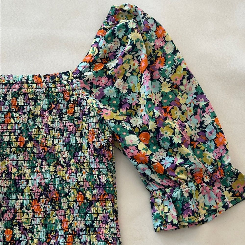 GAP Multicolor Floral Smocked Blouse size medium - Picture 4 of 8